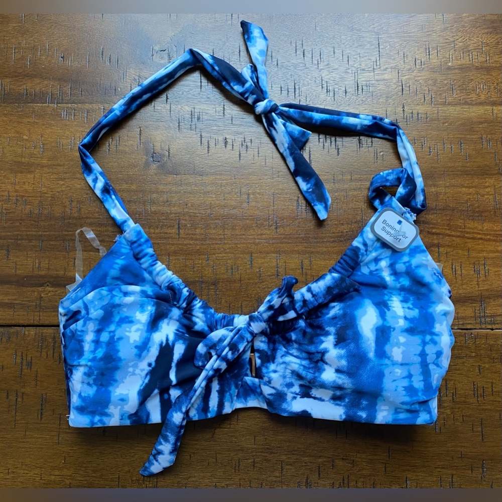 •NWT•Time and Tru Tie Front Halter Tie-Dye Bikini Top